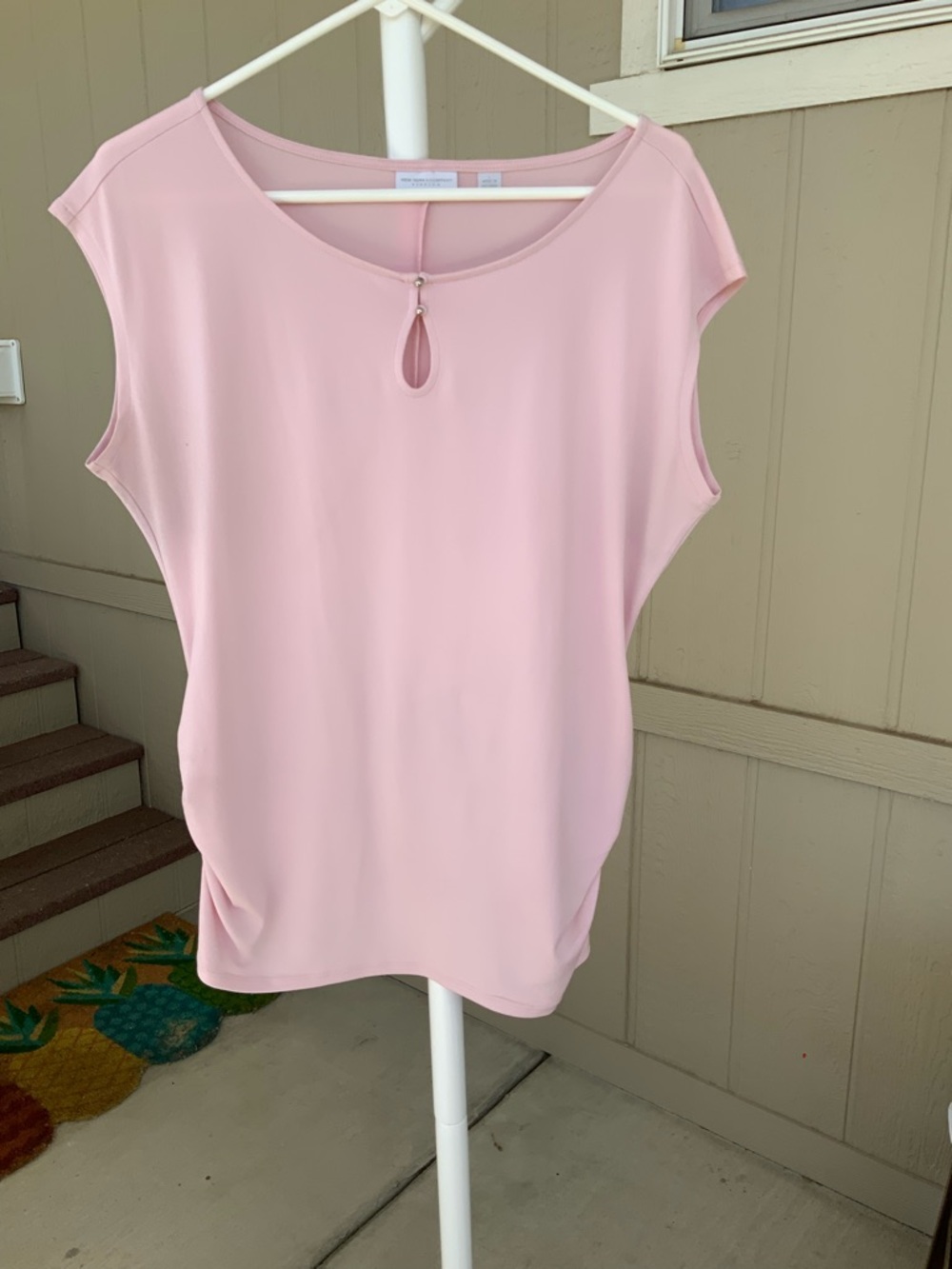 New York & Company Light Pink Keyhole Cap-Sleeve Tank